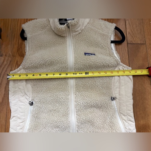 Patagonia Cream Fleece Vest - Picture 7 of 7